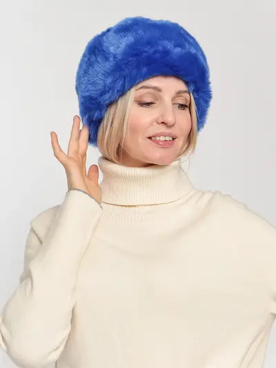 Синяя меховая шапка